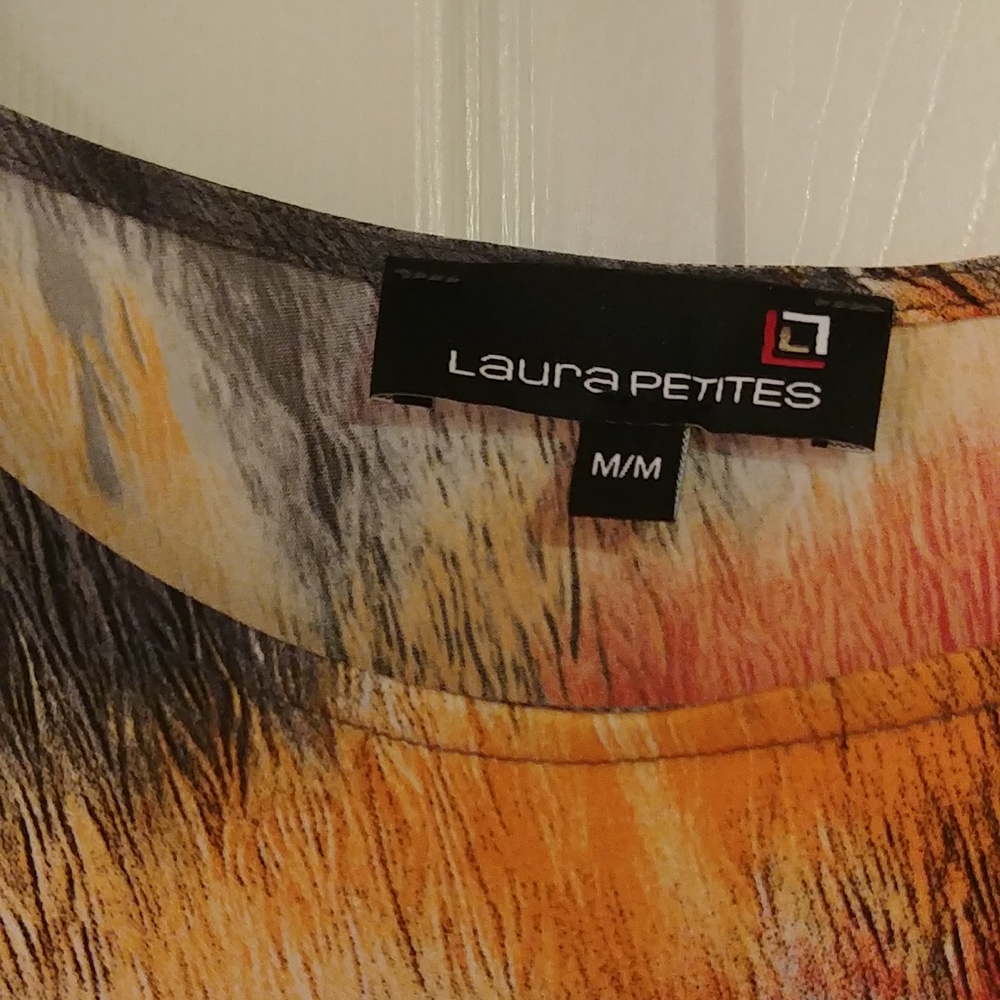 LIKE NEW "LAURA PETITTES", size M - Picture 2 of 3